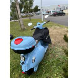 Pare-pluie pour scooters électriques